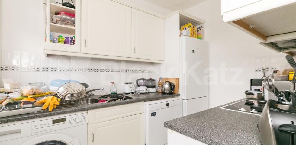 			Stunning Two Bedroom Property in Crouch End, 2 Bedroom, 1 bath, 1 reception Flat			 Clifton Road, Crouch End
